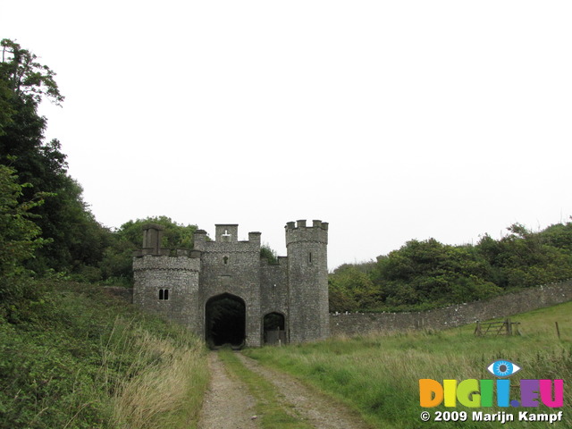 SX08072 Gatehouse of Dunraven Castle